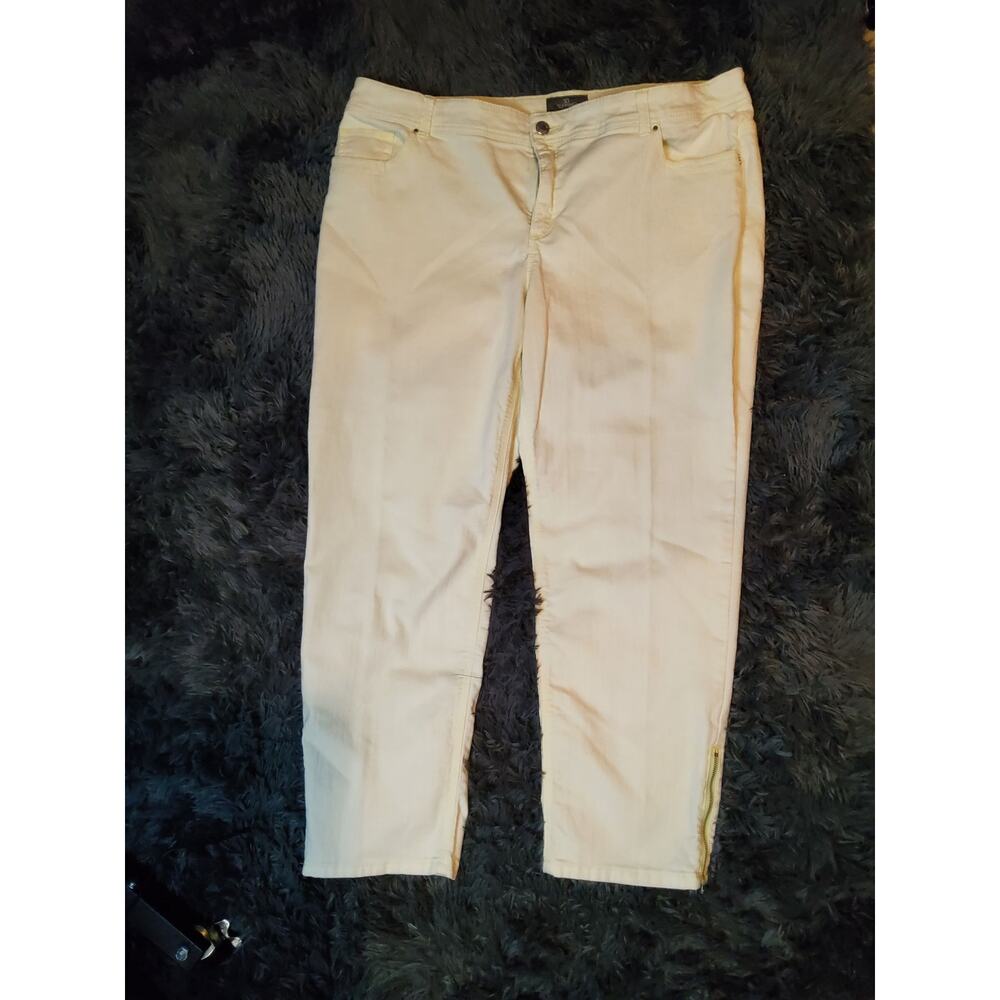 #316 Brand New Without Tags Chico's Light Butter So Slimming Jeans Size 3.5